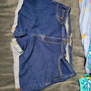 Dark wash sweetheart Jean shorts